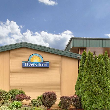 Days Inn By Wyndham Black Bear Сейлем Екстер'єр фото