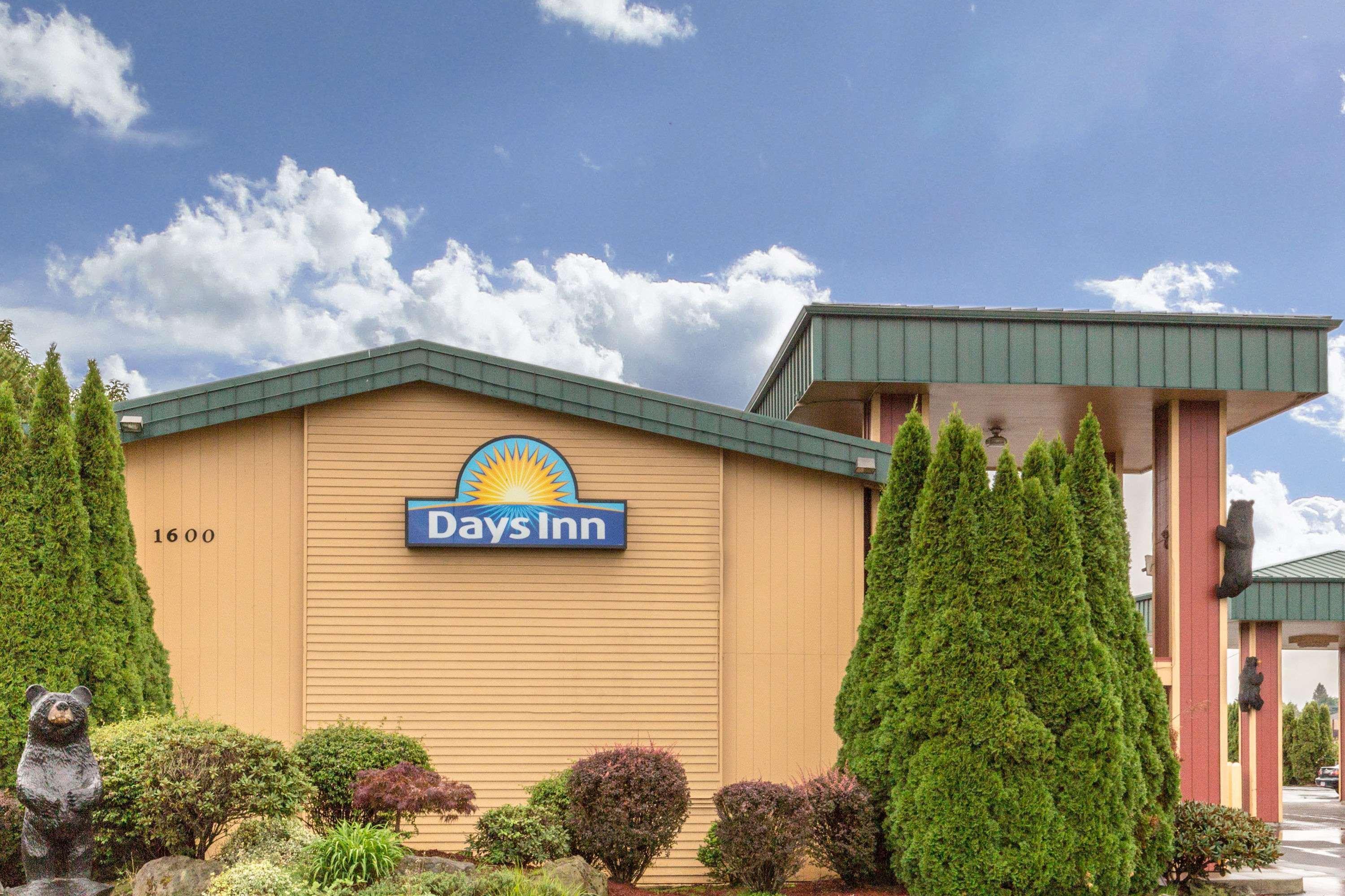 Days Inn By Wyndham Black Bear Сейлем Екстер'єр фото